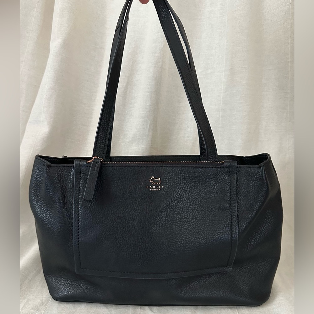 RADLEY LONDON Black Tote Bag with Spacious Compartment